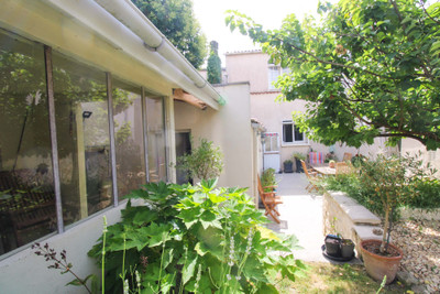 Maison à vendre à Saint-Jean-d'Angély, Charente-Maritime, Poitou-Charentes, avec Leggett Immobilier