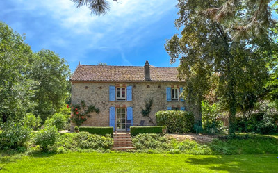 On the river Lot, a stunning 5 bedroom Maison de Maitre, with exceptional outdoor living area and pool