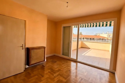 French property for sale in Nice, Alpes-Maritimes - €940,000 - photo 9