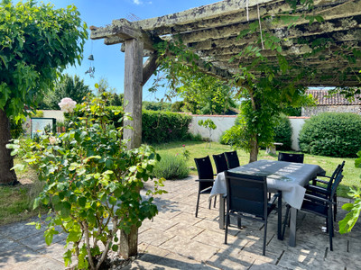 French property for sale in Geay, Charente-Maritime - €381,600 - photo 3