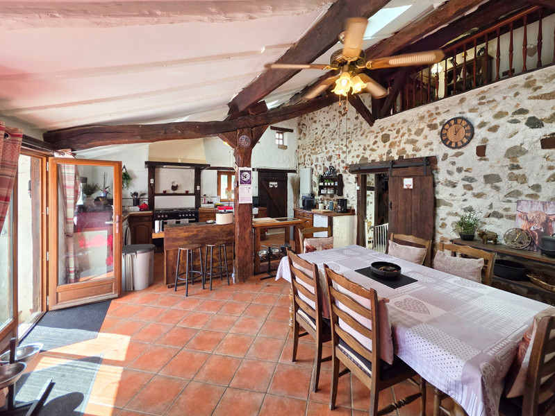 French property for sale in Oradour-Fanais, Charente - €272,500 - photo 2