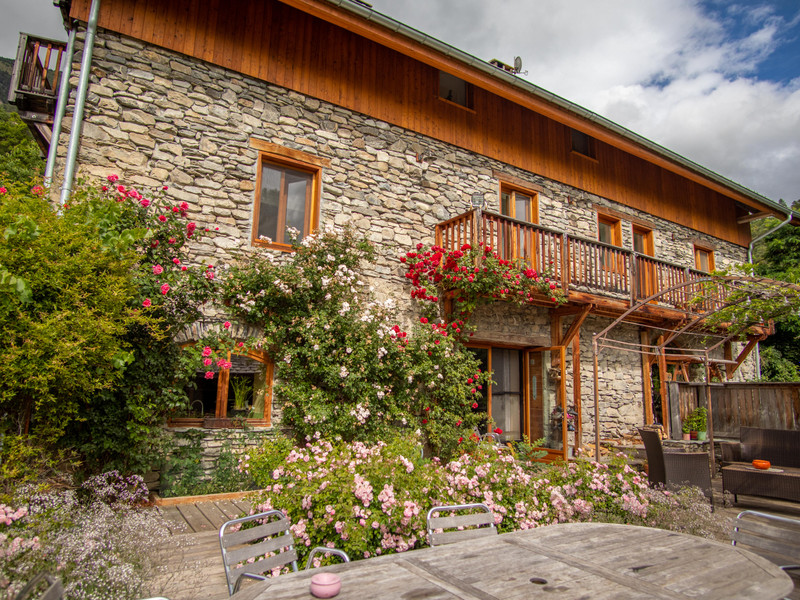 Maison à vendre à Saint-André-d'Embrun, Hautes-Alpes - 1 563 400 € - photo 1