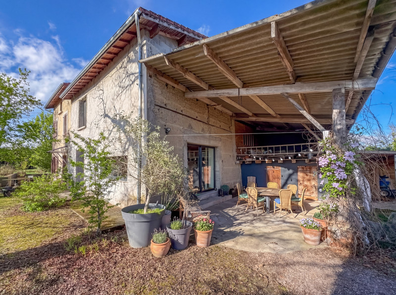 Propriété à vendre à Escoutoux, Puy-de-Dôme - 410 000 €