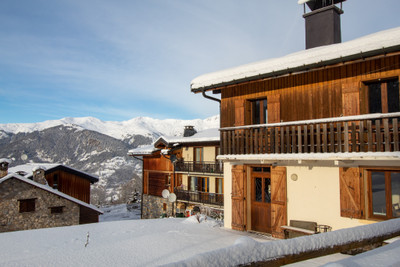 Chalet in great location in Courchevel near shops and lifts with large sunny garden & stunning panoramic views