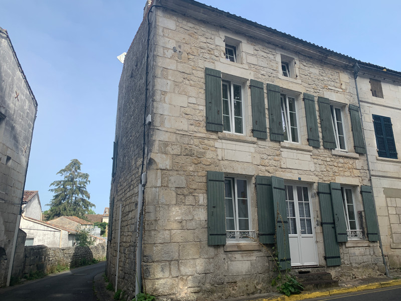 Maison à vendre à Taillebourg, Charente-Maritime - 136 250 € - photo 1