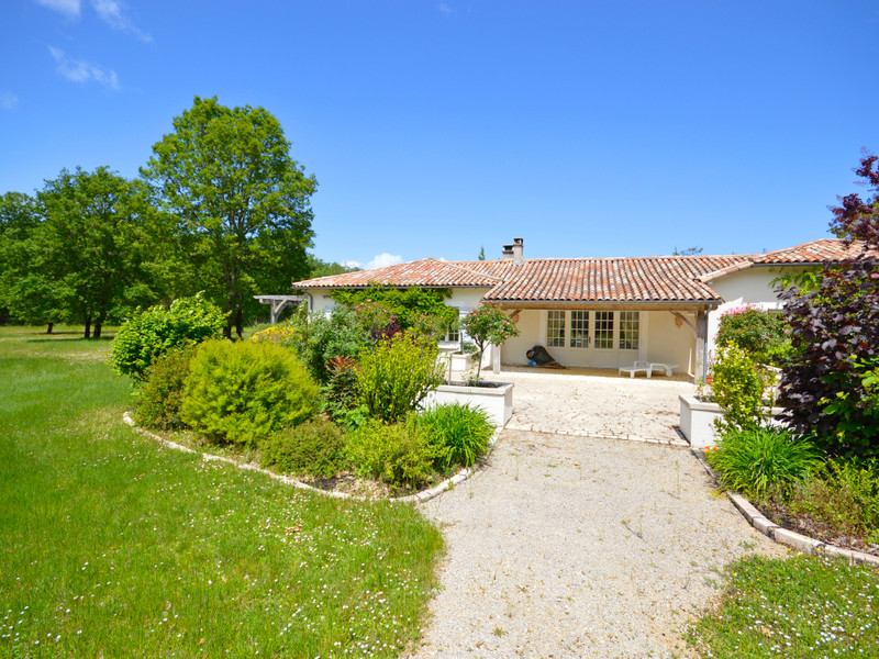 French property for sale in Hautefort, Dordogne - &#8364;715,500 - photo 3