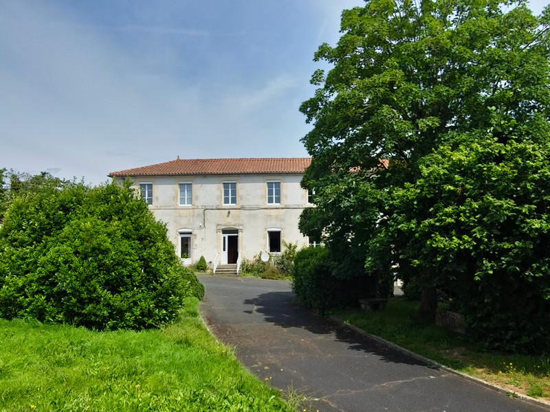 Maison à vendre à Chaillé-les-Marais, Vendée - 939.000 € - photo 1