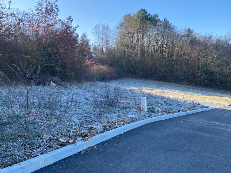 Land for sale in Périgueux Dordogne Building plot of 1253 m2 in a