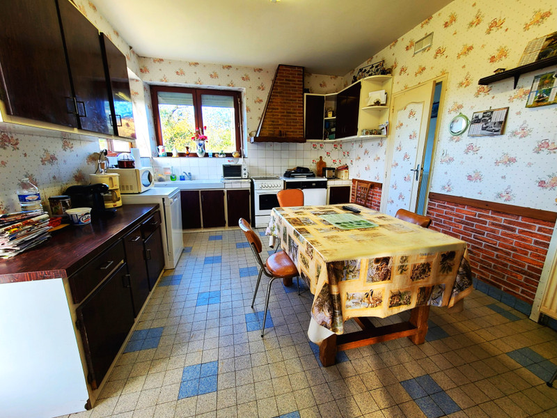 French property for sale in Nanteuil-en-Vallée, Charente - €180,000 - photo 2