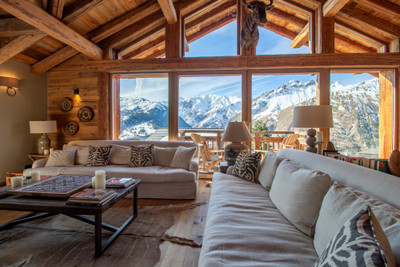 Luxury ski chalet for sale with breathtaking views in the heart of the Three Valleys