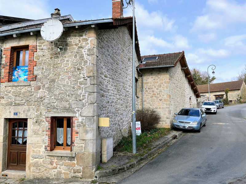 House for sale in PeyratleChâteau HauteVienne Lovely 3 bedroom stone house in Peyrat le