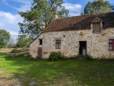 French property for sale in Saint-Denis-sur-Sarthon, Orne - €305,000 - photo 1