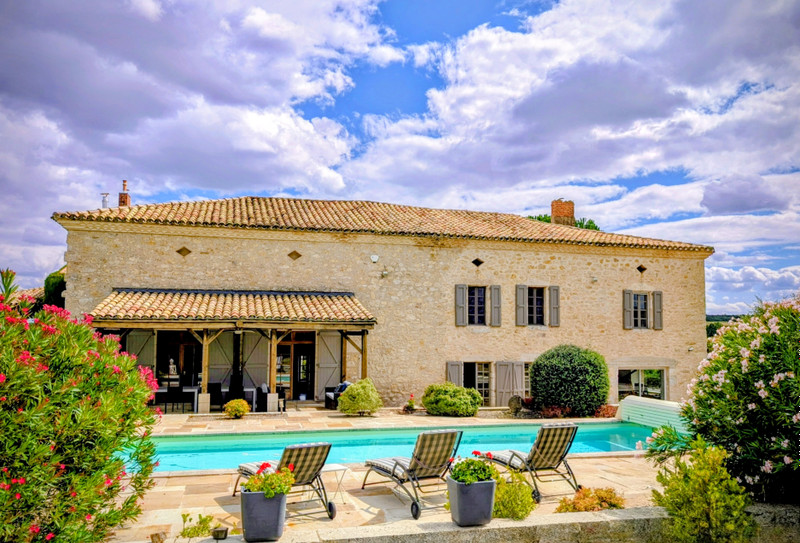Maison à vendre à Cahuzac-sur-Vère, Tarn - 875.000 € - photo 1
