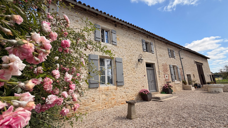 French property for sale in Nanteuil-en-Vallée, Charente - €337,200 - photo 0