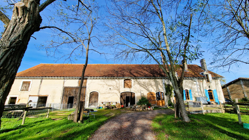 French property for sale in Montpon-Ménestérol, Dordogne - €431,500 - photo 0