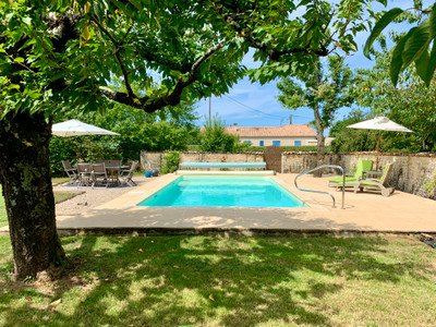French property for sale in Bois, Charente-Maritime - €285,000 - photo 1