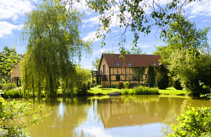 Propriété à vendre à ST GEORGES DE ROUELLEY, Manche - 450 000 €