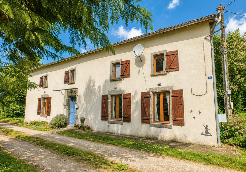 French property for sale in Vernoux-en-Gâtine, Deux-Sèvres - €165,500 - photo 0