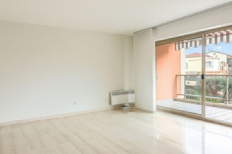 French property for sale in Beaulieu-sur-Mer, Alpes-Maritimes - €620,000 - photo 2
