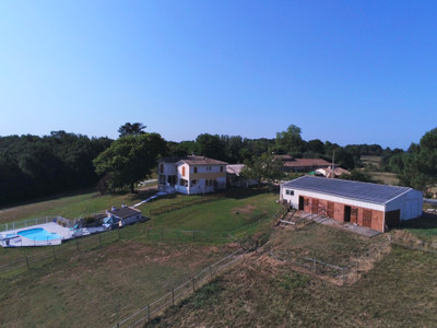Maison à vendre à Bayas, Gironde, Aquitaine, avec Leggett Immobilier