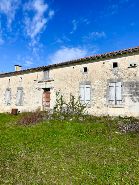 French property for sale in Lignières-Sonneville, Charente - €267,500 - photo 4