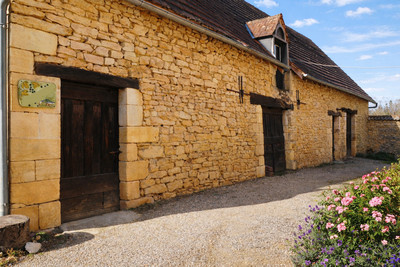 French property for sale in Sarlat-la-Canéda, Dordogne - €440,000 - photo 2