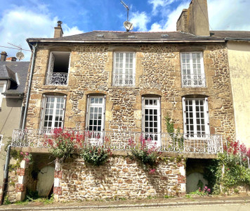 Maison à vendre à Courcité, Mayenne, Pays de la Loire, avec Leggett Immobilier