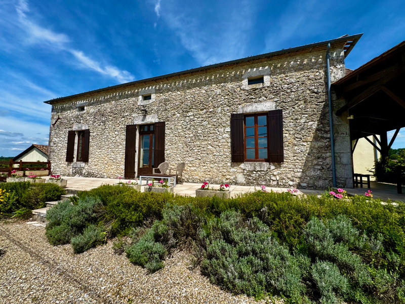 French property for sale in Thénac, Dordogne - €419,950 - photo 2