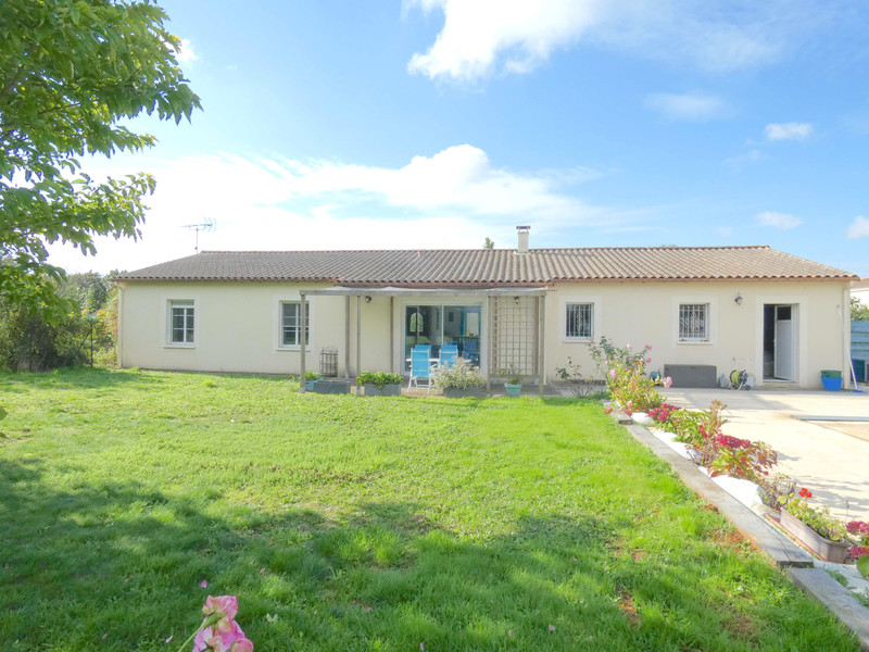 French property for sale in Saint-Pompain, Deux-Sèvres - €283,015 - photo 1