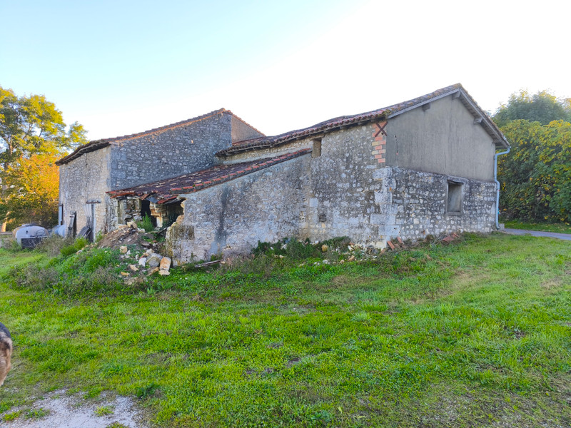 French property for sale in Grassac, Charente - €77,000 - photo 2