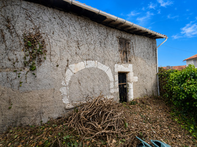 French property for sale in Chalais, Charente - €71,600 - photo 11