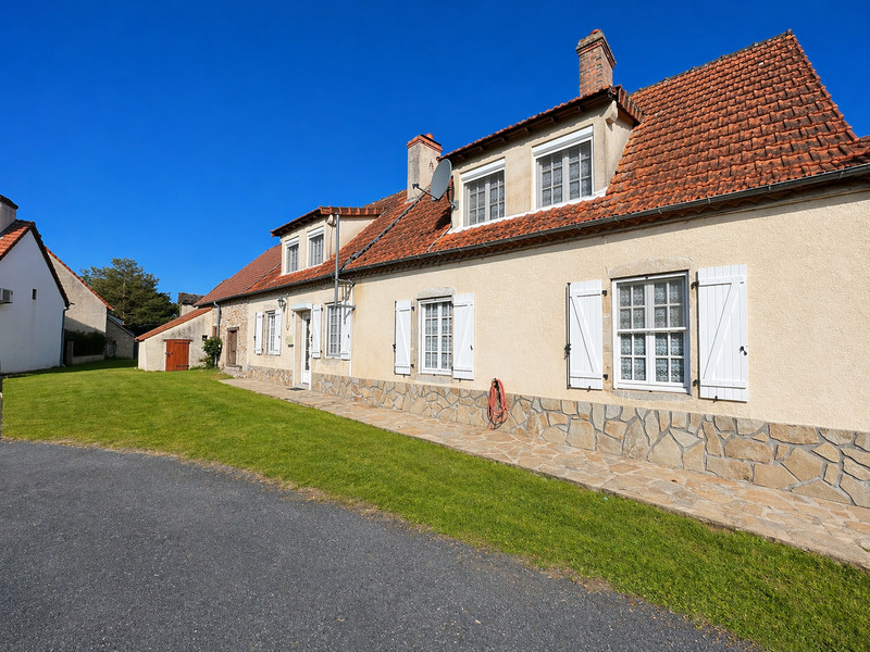 French property for sale in Verneuil-Moustiers, Haute-Vienne - €141,700 - photo 1