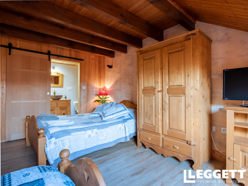 French property for sale in Uzelle, Doubs - €249,800 - photo 11