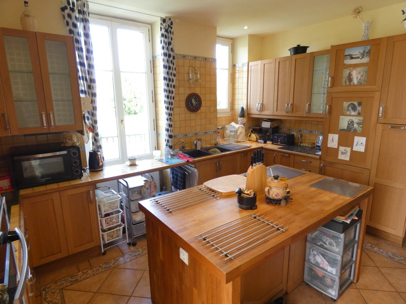French property for sale in Égletons, Corrèze - &#8364;402,800 - photo 4
