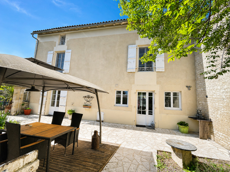 Propriété à vendre à Rouillac, Charente - 375 000 €