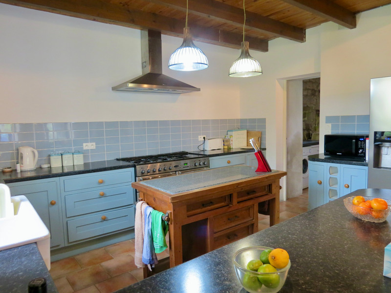 French property for sale in Annepont, Charente-Maritime - €278,200 - photo 2