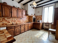 Maison à vendre à Saint-Même-les-Carrières, Charente - 204.120 € - photo 2