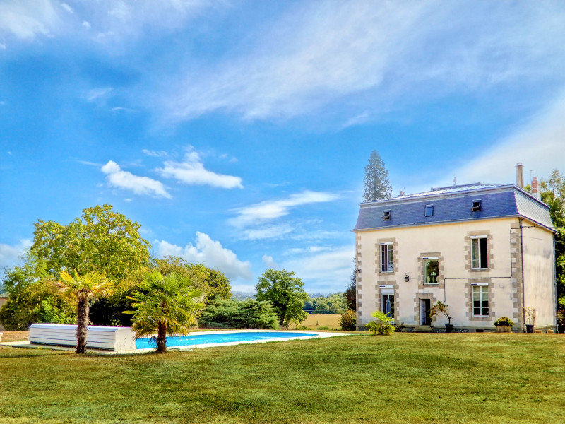 French property for sale in Saint-Priest-Taurion, Haute-Vienne - €530,000 - photo 3