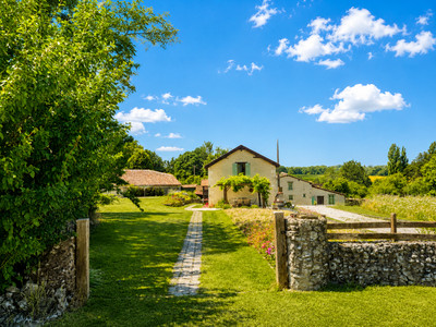 French property for sale in Messac, Charente-Maritime - €250,000 - photo 1
