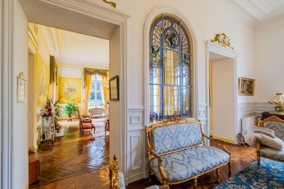 Stunning château set in well-kept, beautiful grounds, 4 floors, each 350m2