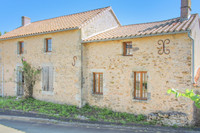 Maison à vendre à Oroux, Deux-Sèvres - 56.000 € - photo 1