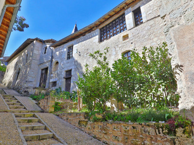 Commerce à vendre à Aubeterre-sur-Dronne, Charente, Poitou-Charentes, avec Leggett Immobilier