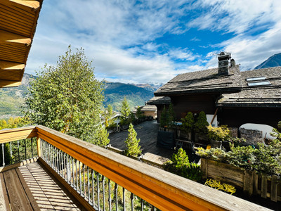 Ski property for sale in Courchevel Le Praz - €2,350,000 - photo 0