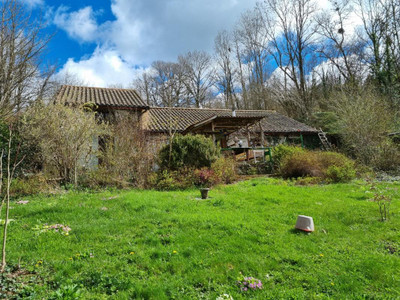 Maison à vendre à Le Mayet-de-Montagne, Allier, Auvergne, avec Leggett Immobilier