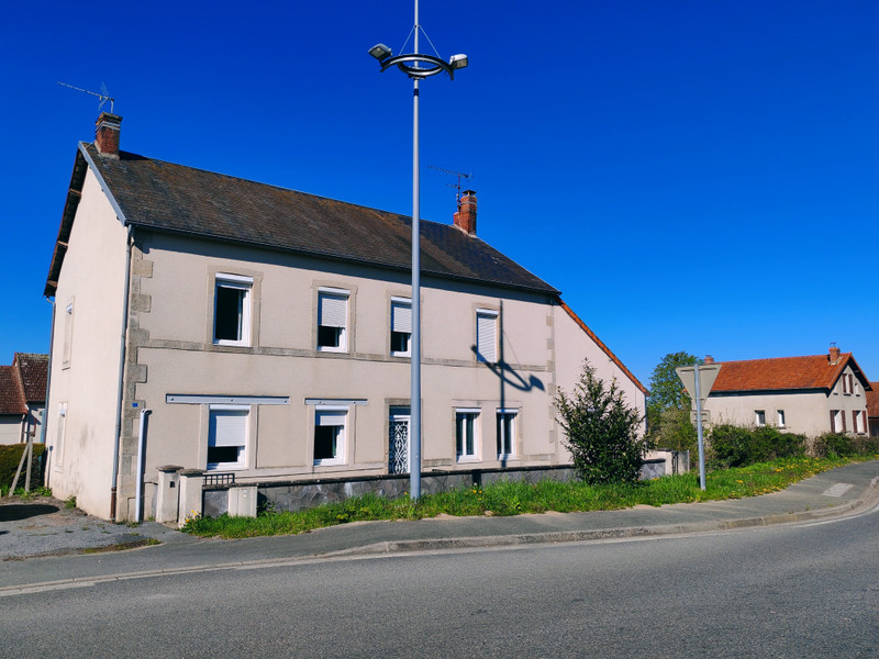 French property for sale in Saint-Éloy-les-Mines, Puy-de-Dôme - €185,000 - photo 0