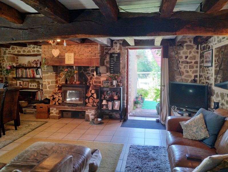 French property for sale in Oradour-Saint-Genest, Haute-Vienne - €250,000 - photo 4