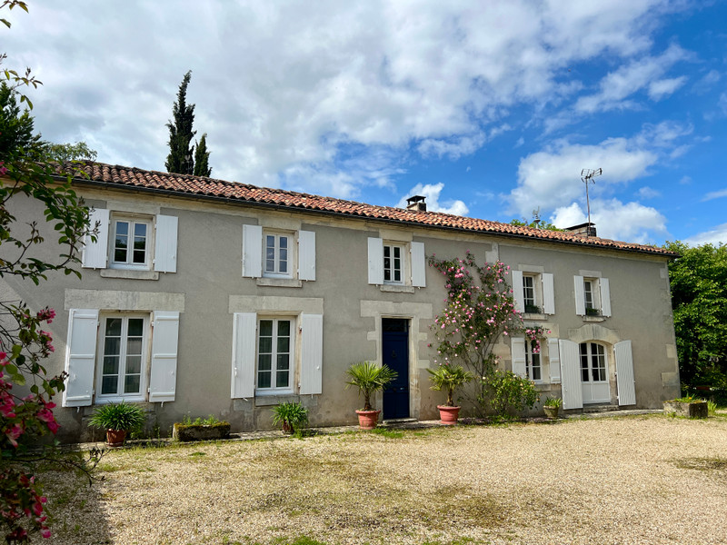Maison à vendre à Cognac, Charente - 795 000 € - photo 1