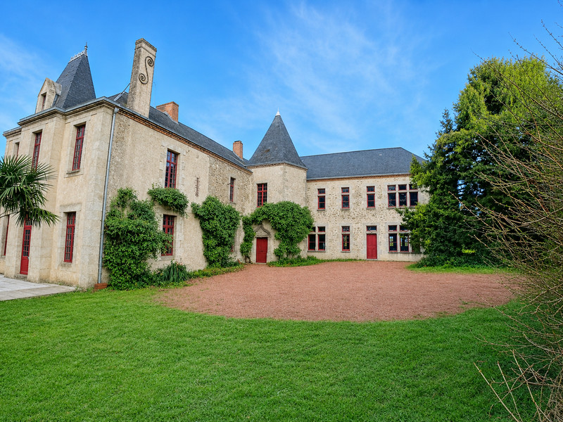 chateau à vendre à Poitou-Charentes (Nouvelle Aquitaine)