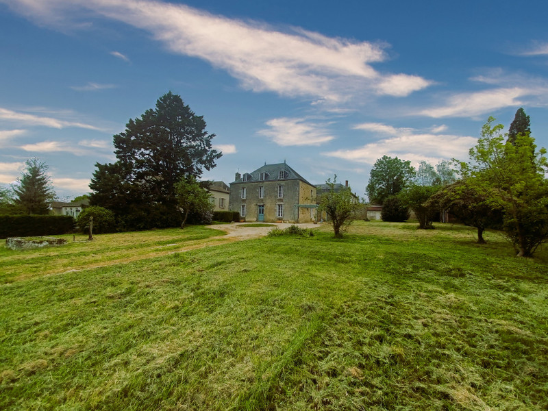 French property for sale in Ménigoute, Deux-Sèvres - €235,400 - photo 9