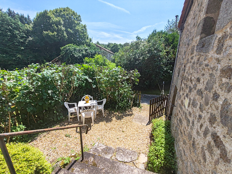 French property for sale in Saint-Estèphe, Dordogne - €82,500 - photo 2